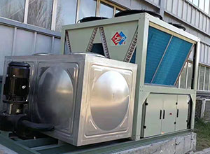 江西**表面處理廠：采用集成風(fēng)冷螺桿冷水機組